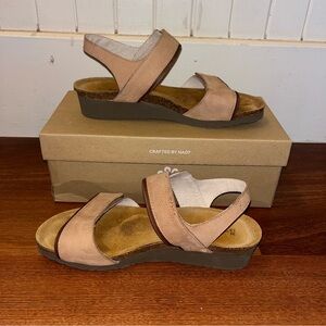 NEW Naot Women's Sandal Size 39 (US Size 8.5)
